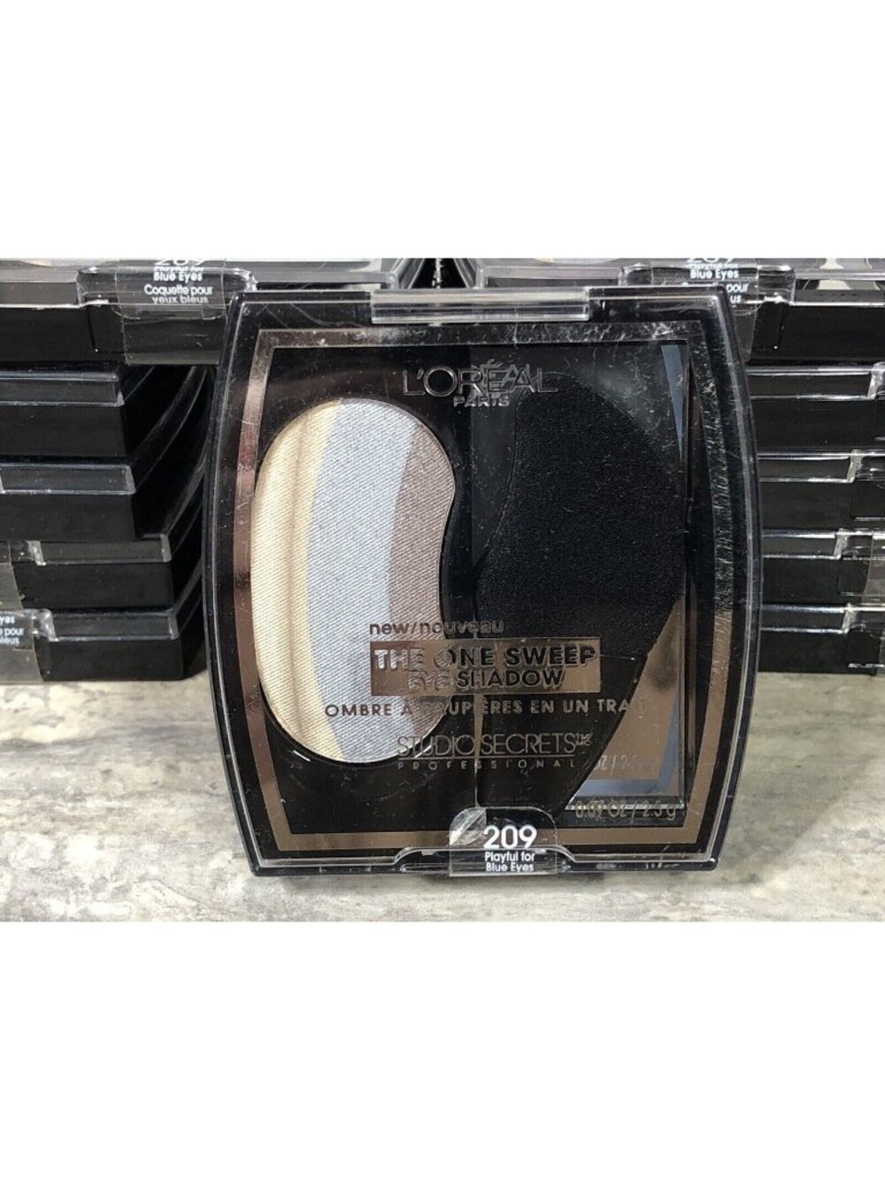 L'Oreal Studio Secrets The One Sweep Eye Shadow, Playful for Blue eyes #209 NEW